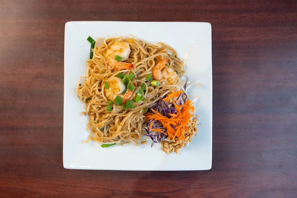 Prawn Phad Thai with shredded carrot and cabbage