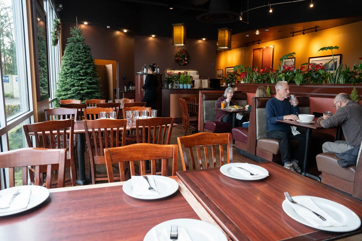 Simply Thai dining room in Tukwila, WA