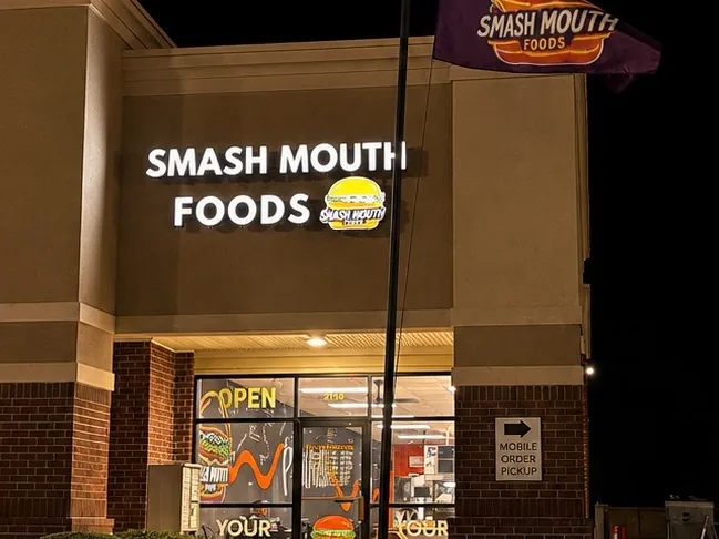 The Smash Mouth Foods storefront on Cobbs Ford Road in Prattville, Alabama